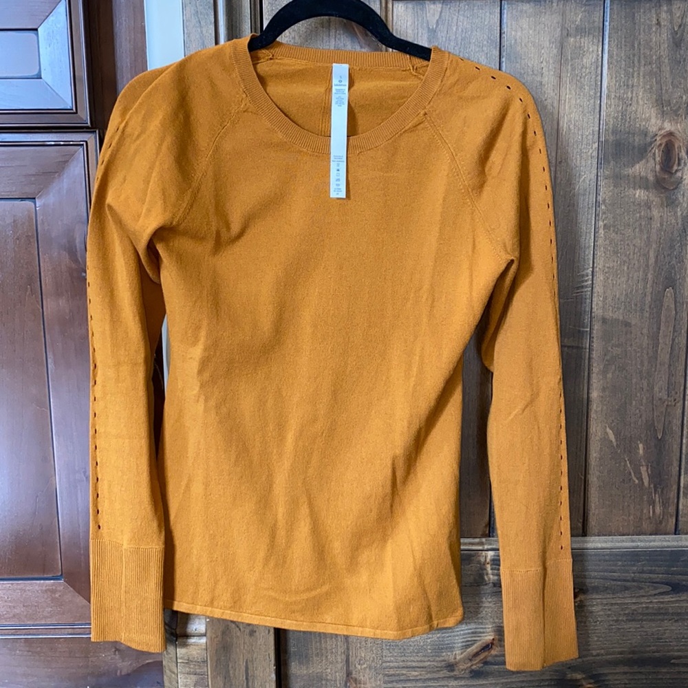 Lululemon yellow top